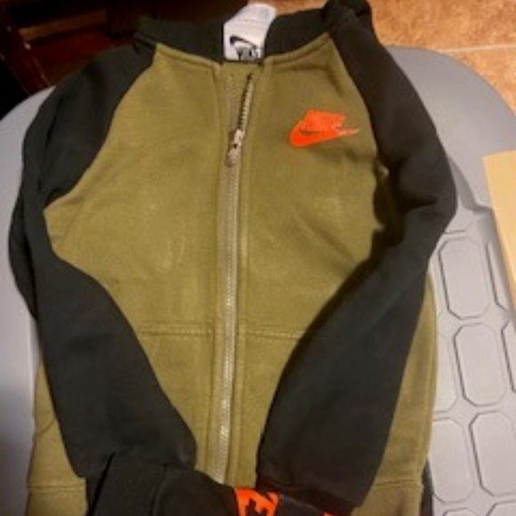 Nike 2-Piece Cotton Tracksuit (Size 4T) - Unique Olive Green, Black, and Orange - Picture 1 of 3